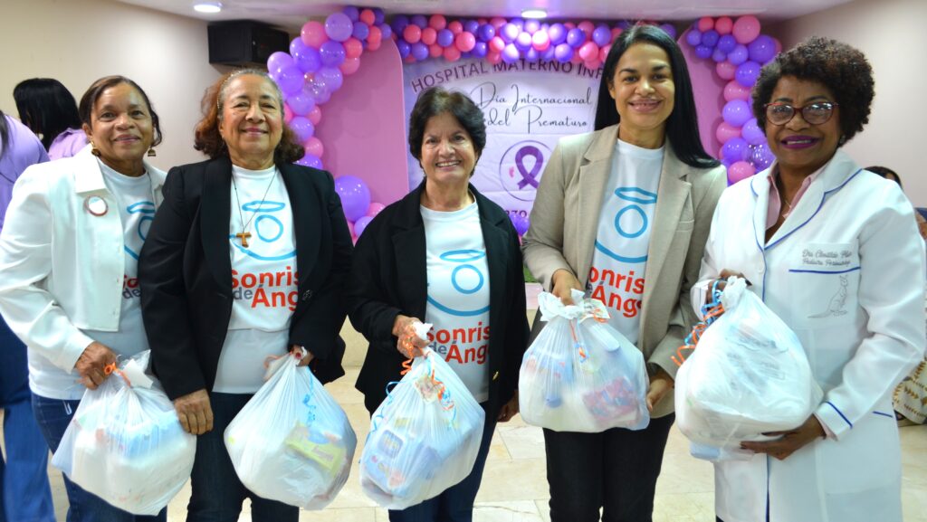 Entrega de kits para prematuros del Programa Mamá Canguro del Hospital Materno Infantil San Lorenzo de Los Mina, SDE